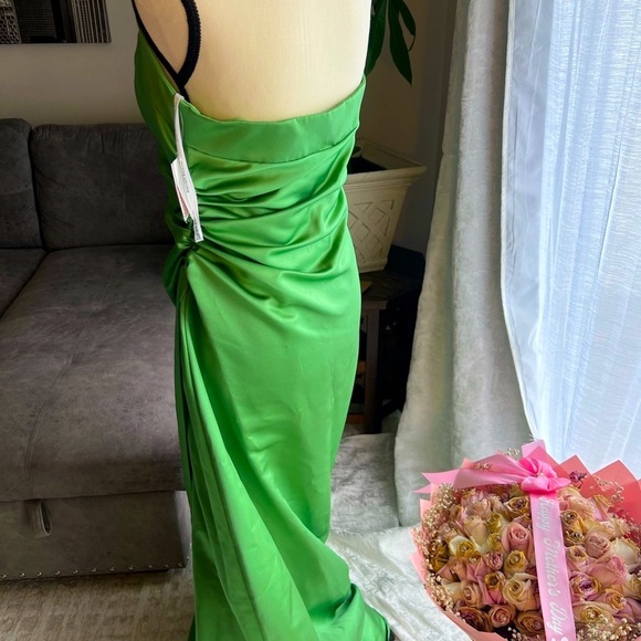 💥SALE😍💥David's Bridal Green Ruched Gown Spaghetti Strap - Picture 10 of 11